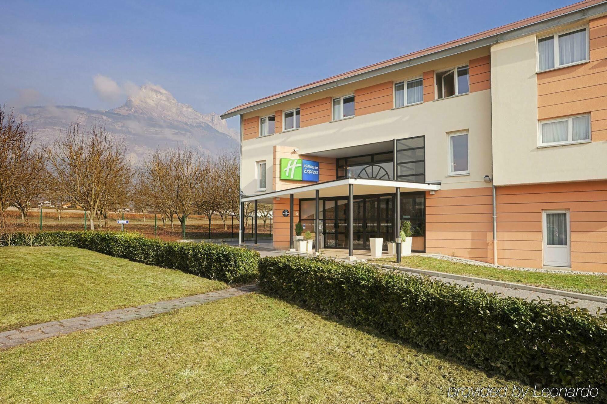 Holiday Inn Express Grenoble-Bernin Exterior foto